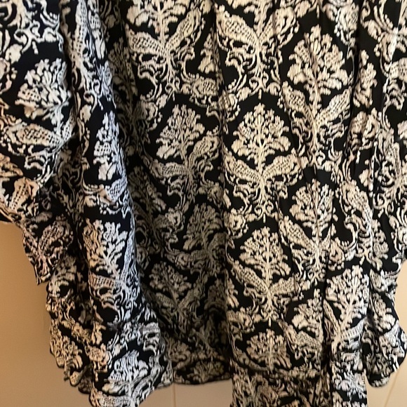 Jodifl Cold Shoulder Top - Picture 3 of 9